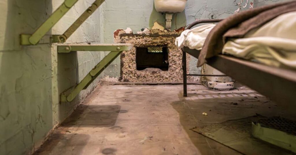 constructing the famous dummy heads alcatraz escape